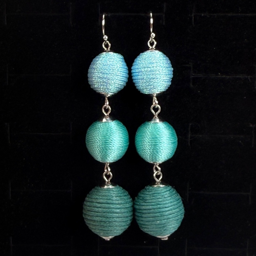 Pretty Silvertone with blue shade dangle pierced earrings